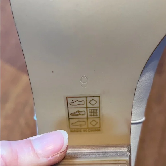 New White Western-Style Women's Boots - Picture 12 of 16